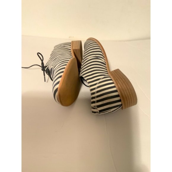 Women’s Gap stripe Blue and white size 6 women’s Oxford shoe - Picture 4 of 5